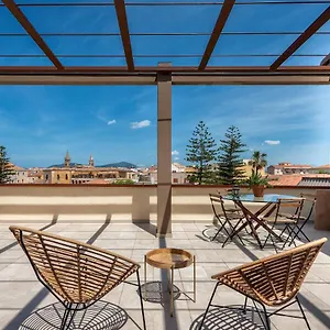 Amazing Views Of Old Town And The Sea Apartment